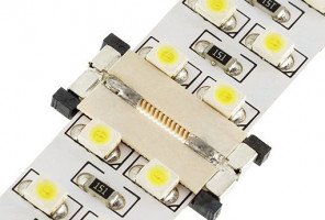 Соединитель двухсторонний 3528 для двухрядных лент LR30