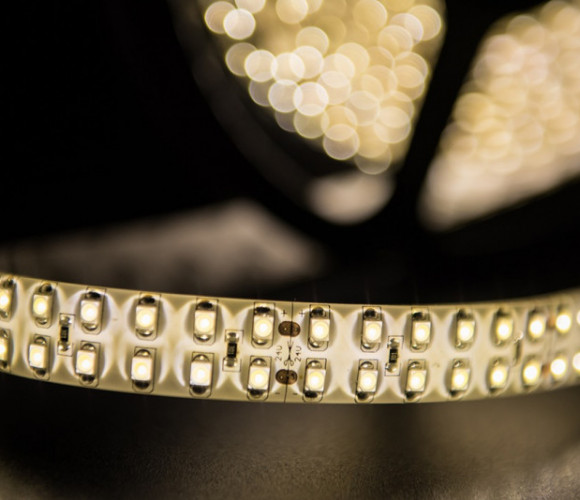 Лента светодиодная 240 диодов/м.п. 3528 тепл..белый, двухрядная, влагозащ-ая 24V,19.2W  IP65  17517